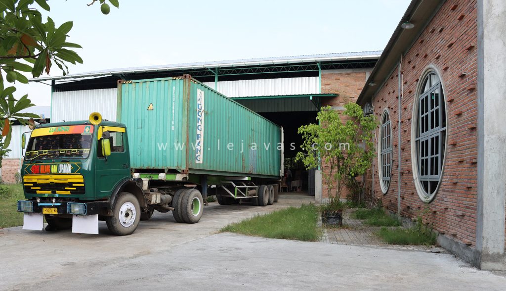 Outdoor Furniture Shipping Process Loading from Jepara to Worldwide